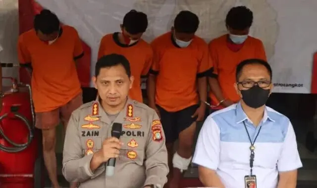 Viral di Medsos, Jambret Hape Anak di Ciledug Dibekuk dan Dihadiahi Timah Panas Viral di Medsos, Jambret Hape Anak di Ciledug Dibekuk dan Dihadiahi Timah Panas