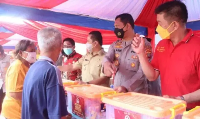 Hari Bhayangkara ke-76, Ribuan Sembako di Sebar Polisi di Kota Tangerang Serentak Hari Bhayangkara ke-76, Ribuan Sembako di Sebar Polisi di Kota Tangerang Serentak