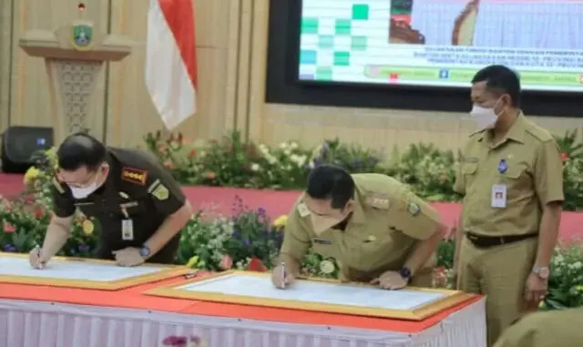 Arief Apresiasi Penandatangan Pakta Integritas dengan Kejaksaan Arief Apresiasi Penandatangan Pakta Integritas dengan Kejaksaan