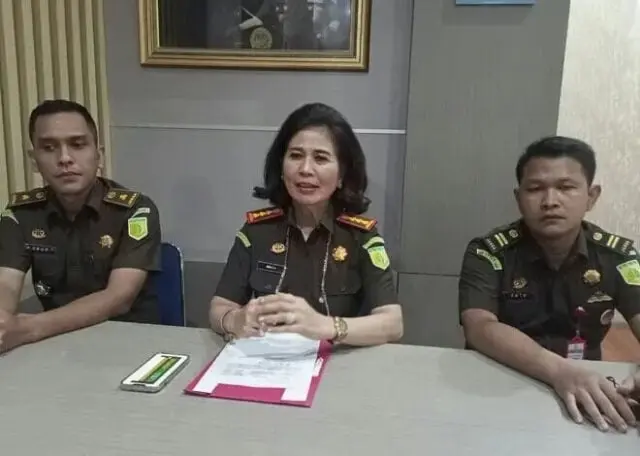 MANTAN-DEWAN_copy_660x470 Kepala Kejari Kabupaten Tangerang Nova Elida Saragih saat konferensi pers.