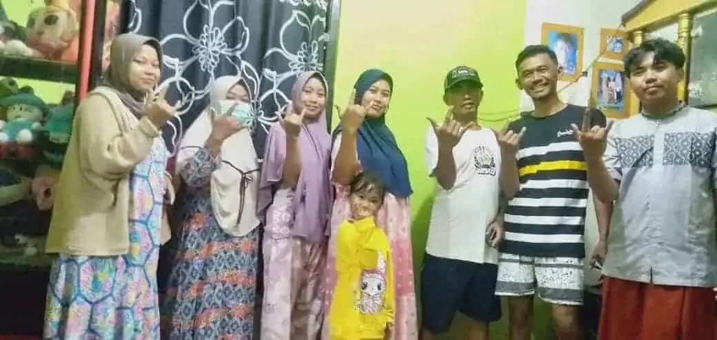 Srikandi Komunitas Juang Lebak Sinergi Bersama Dukcapil Lebak bagikan KTP Gratis Srikandi Komunitas Juang Lebak Sinergi Bersama Dukcapil Lebak bagikan KTP Gratis