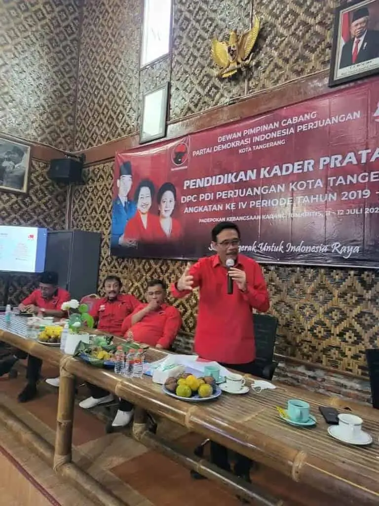 Djarot Saiful Hidayat, Dewan Pimpinan Pusat (DPP) PDI Perjuangan saat memberikan sambutannya di kegiatan pendidikan kader Pratama.
