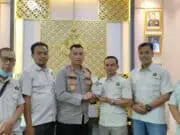 Kunker Ke Mapolresta Tangerang, Kapolres Dihadiahi Buku Saku Wartawan