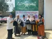 Ananta Wahana Bareng Direktur Karang Tumaritis dan Pengasuh Ponpes Al Khoziny Salurkan Sembako Bantuan CSR BNI ke Pengasuh PAUD di Pandeglang Ananta wahana saat memberikan paket sembako ke Pengasuh PAUD di Pandeglang.