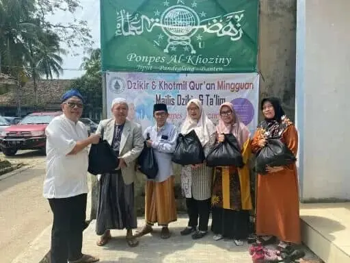 IMG-20220729-WA0006_copy_512x384_1 Ananta wahana saat memberikan paket sembako ke Pengasuh PAUD di Pandeglang.