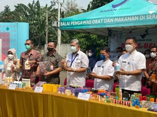 Kosmetik Dan Makanan Ilegal Senilai 3,7 Miliyar Berhasil Di Ungkap BPOM Provinsi Banten Kosmetik Dan Makanan Ilegal Senilai 3,7 Miliyar Berhasil Di Ungkap BPOM Provinsi Banten