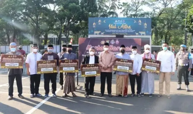 Idul Adha 2022, Polres Metro Tangerang Kota Salurkan 18 Sapi dan 35 Kambing Idul Adha 2022, Polres Metro Tangerang Kota Salurkan 18 Sapi dan 35 Kambing