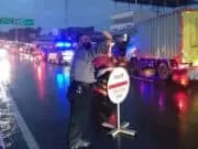 Banjir 50 Sentimeter, Polisi Urai Kemacetan Panjang di Fly Over Cibodas Banjir 50 Sentimeter, Polisi Urai Kemacetan Panjang di Fly Over Cibodas