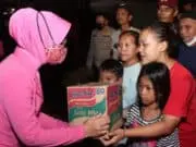 Peduli Pengungsi Banjir, Bhayangkari Cabang Polrestro Tangerang Kota Salurkan Bantuan Peduli Pengungsi Banjir, Bhayangkari Cabang Polrestro Tangerang Kota Salurkan Bantuan