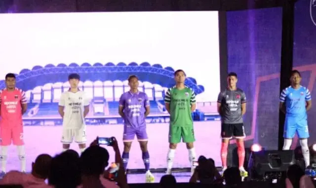 Persita Kenalkan Tim dan Jersey Terbaru di Liga 1 2022 - 2023 Persita Kenalkan Tim dan Jersey Terbaru di Liga 1 2022 - 2023