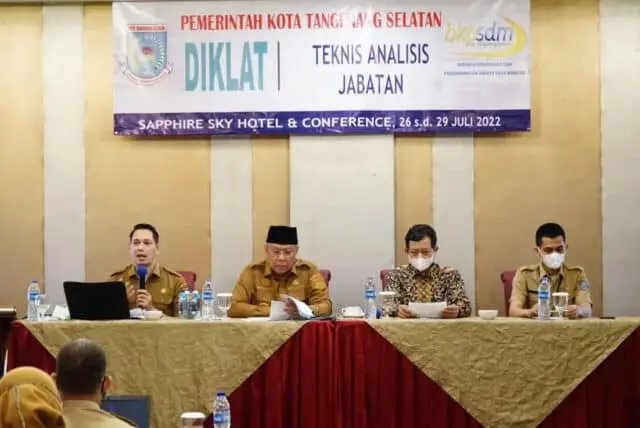 Buka Diklat Teknis Anjab dan ABK, Benyamin : Menuju ASN Semakin Profesional Buka Diklat Teknis Anjab dan ABK, Benyamin : Menuju ASN Semakin Profesional