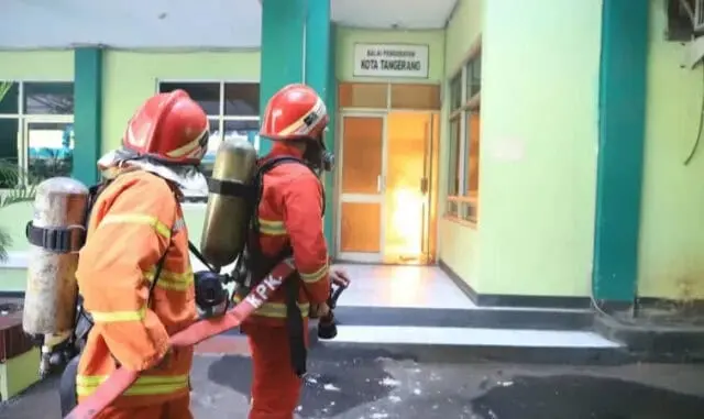 Belajar Cepat Tanggap Tangani Kebakaran di Perkantoran, Mau? Hubungi BPBD
