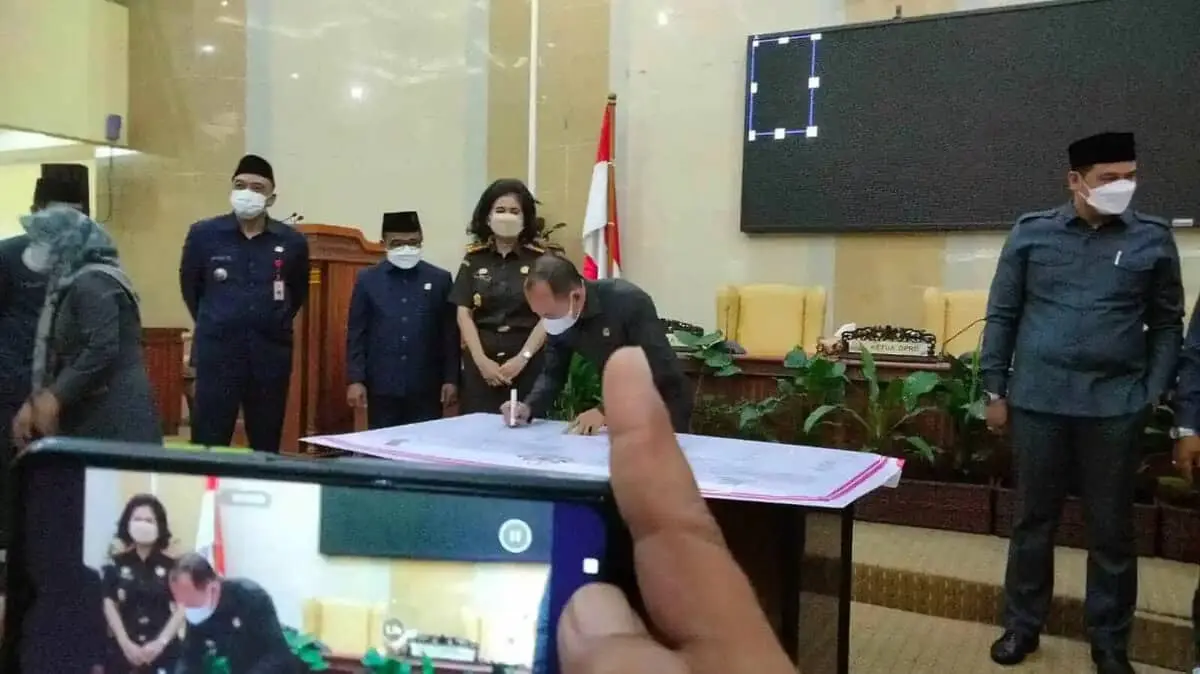 Cegah KKN, DPRD Kabupaten Tangerang dan Kejari Teken Pakta Integritas Cegah KKN, DPRD Kabupaten Tangerang dan Kejari Teken Pakta Integritas