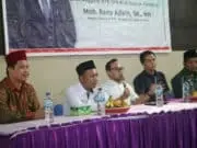 Rano Alfath Sosialisasikan Empat Pilar Kebangsaan di Desa Kadu Curug Kabupaten Tangerang Rano Alfath (ditengah) saat menyampaikan penjelasan empat pilar kebangsaan kepada masyarakat.