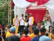 Muhammad Rizal Anggota DPR RI Fraksi PAN Lepas Gerak Jalan Santai di Kecamatan Kresek, Begini Pesannya di HUT RI ke 77 Muhammad Rizal Anggota DPR RI fraksi PAN saat memberikan sambutannya di kegiatan gerak jalan santai di Kresek.