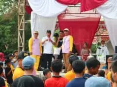 Muhammad Rizal Anggota DPR RI Fraksi PAN Lepas Gerak Jalan Santai di Kecamatan Kresek, Begini Pesannya di HUT RI ke 77 Muhammad Rizal Anggota DPR RI fraksi PAN saat memberikan sambutannya di kegiatan gerak jalan santai di Kresek.