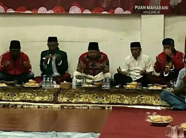 IMG-20220817-WA0009_copy_720x534 Irvansyah (ditengah) saat doa bersama Tasyakuran memperingati Dirgahayu HUT RI ke 77 tahun.