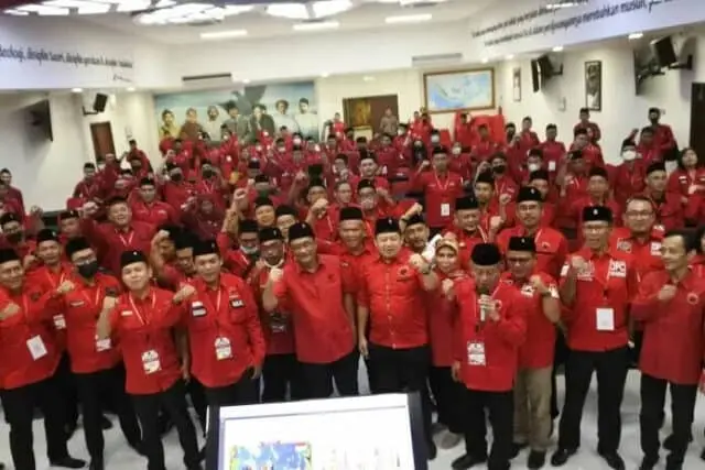 IMG-20220820-WA0014_copy_696x464 Kader PDIP Kabupaten Tangerang saat berfoto bersama di kegiatan pendidikan kader Pratama di DPP.