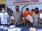 Tim Gabungan Polres Metro Tangerang Kota Ungkap Begal Ponsel di 2 Wilayah Berbeda, 10 Pelaku Diamankan 5 Buron Tim Gabungan Polres Metro Tangerang Kota Ungkap Begal Ponsel di 2 Wilayah Berbeda, 10 Pelaku Diamankan 5 Buron