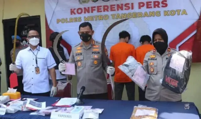 Tim Gabungan Polres Metro Tangerang Kota Ungkap Begal Ponsel di 2 Wilayah Berbeda, 10 Pelaku Diamankan 5 Buron Tim Gabungan Polres Metro Tangerang Kota Ungkap Begal Ponsel di 2 Wilayah Berbeda, 10 Pelaku Diamankan 5 Buron