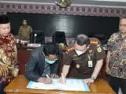 Fakta Integritas DPRD dengan Kejari Kota Tangerang Anti KKN Fakta Integritas DPRD dengan Kejari Kota Tangerang Anti KKN