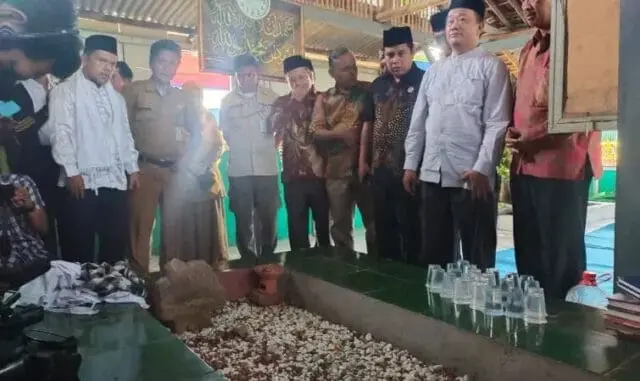 Sidak, Dewan Minta Makam Keramat Ki Buyut Jenggot Jadi Cagar Budaya Sidak, Dewan Minta Makam Keramat Ki Buyut Jenggot Jadi Cagar Budaya
