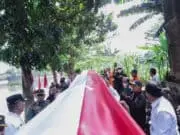 Ribuan Meter Bendera Terbentang, Wali Kota Apresiasi Pondok Aren Berkibar