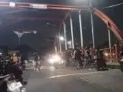 Warga Pondok Bahar Nekat Terjun dari Jembatan ke Sungai, Diduga Bunuh Diri Warga Pondok Bahar Nekat Terjun dari Jembatan ke Sungai, Diduga Bunuh Diri