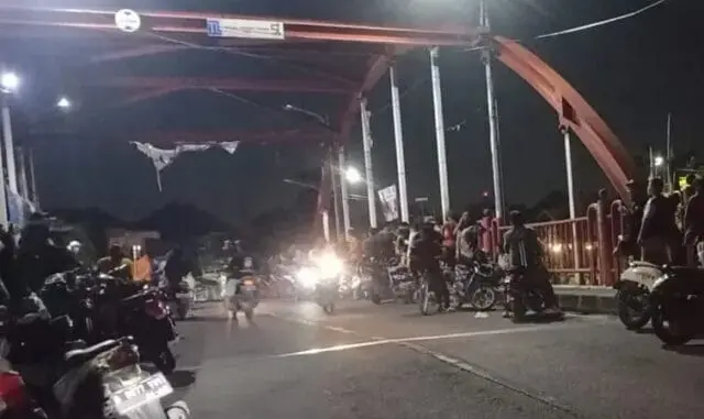 Warga Pondok Bahar Nekat Terjun dari Jembatan ke Sungai, Diduga Bunuh Diri Warga Pondok Bahar Nekat Terjun dari Jembatan ke Sungai, Diduga Bunuh Diri
