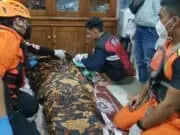 Jasad Warga Pondok Bahar Nekat Terjun dari Jembatan ke Sungai Ditemukan Tim Sar Jasad Warga Pondok Bahar Nekat Terjun dari Jembatan ke Sungai Ditemukan Tim Sar