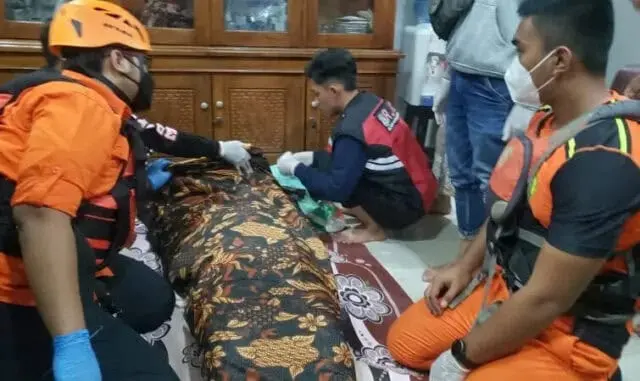 Jasad Warga Pondok Bahar Nekat Terjun dari Jembatan ke Sungai Ditemukan Tim Sar Jasad Warga Pondok Bahar Nekat Terjun dari Jembatan ke Sungai Ditemukan Tim Sar
