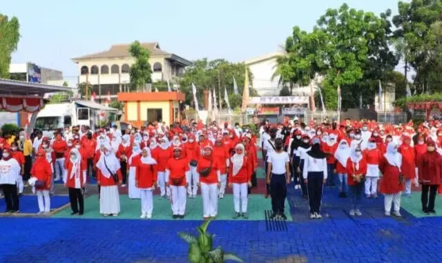 Warga Karawaci Gelar Jalan Sehat HUT Kemerdekaan RI