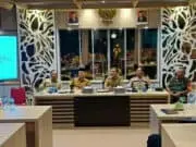 Camat Legok Cucu Abdurrosyied saat rapat membahas revitalisasi Pasar Legok.