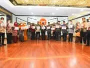 Walk Out dari Rapat Paripurna DPR RI, Fraksi PKS Tolak Kenaikan Harga BBM dihadapan Pemerintah Walk Out dari Rapat Paripurna DPR RI, Fraksi PKS Tolak Kenaikan Harga BBM dihadapan Pemerintah