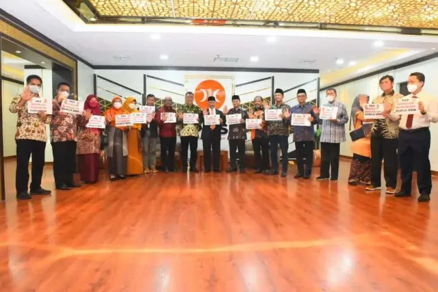 Walk Out dari Rapat Paripurna DPR RI, Fraksi PKS Tolak Kenaikan Harga BBM dihadapan Pemerintah Walk Out dari Rapat Paripurna DPR RI, Fraksi PKS Tolak Kenaikan Harga BBM dihadapan Pemerintah