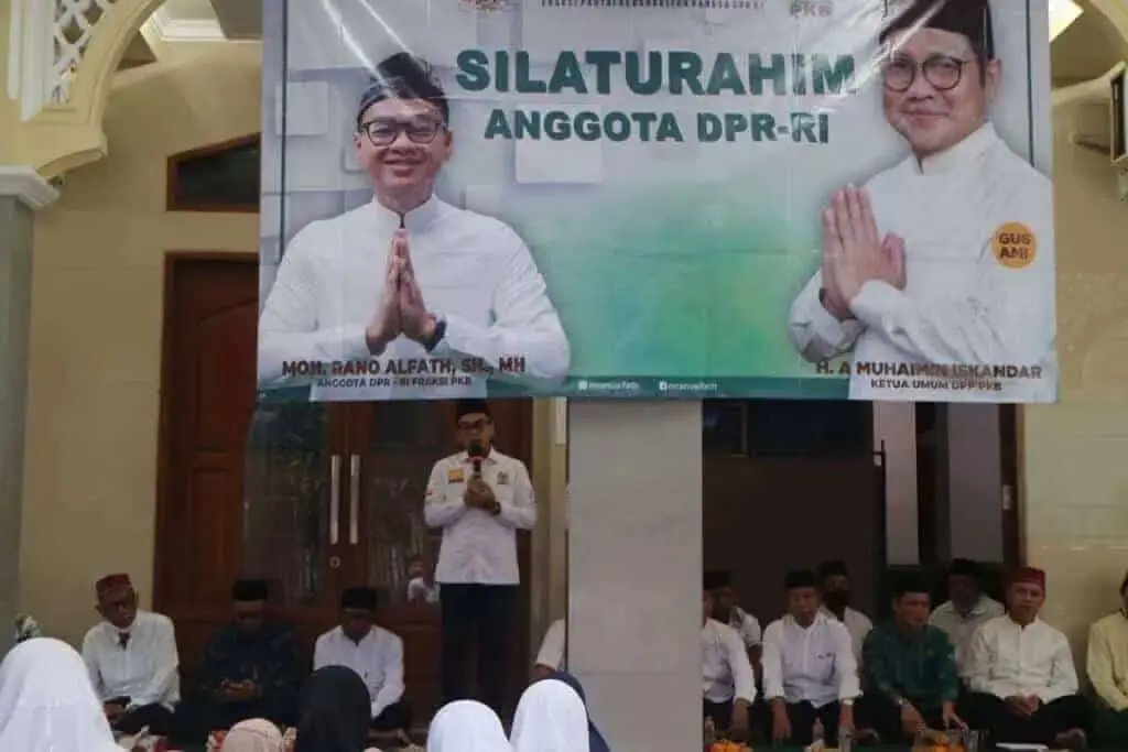 Rano Alfath saat bersama masyarakat.