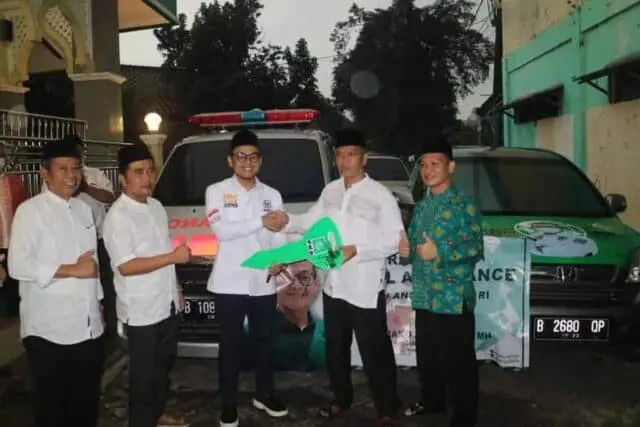 Rano Alfath Berikan Mobil Ambulans dan Sembako ke Warga Perumahan Total Persada Rano Alfath Berikan Mobil Ambulans dan Sembako ke Warga Perumahan Total Persada