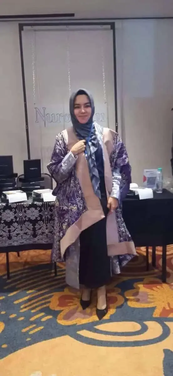Desainer Cantik Nuro April.