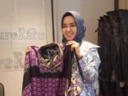 Desainer Cantik Nuro April kembangkan Design Batik Khas Kabupaten Tangerang Desainer Cantik Nuro April.