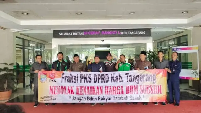 Titip Aspirasi Tolak Kenaikan BBM, Komunitas Ojol Tangerang Datangi Fraksi PKS Titip Aspirasi Tolak Kenaikan BBM, Komunitas Ojol Tangerang Datangi Fraksi PKS