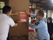 Bapenda Kabupaten Tangerang Tempelkan Stiker Pengingat Bagi Penunggak Pajak Bapenda Kabupaten Tangerang Tempelkan Stiker Pengingat Bagi Penunggak Pajak