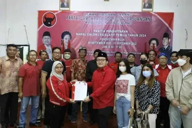 IMG-20220918-WA0042_copy_640x428 Abraham Garuda Laksono saat mendaftar sebagai calon anggota legislatif (Caleg) DPRD Provinsi Banten di DPC PDI Perjuangan Kabupaten Tangerang.