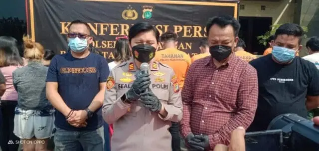 Unit Reskrim Polsek Pagedangan Berhasil Amankan 11 Pelaku Prostitusi Online dan 4 Mucikari Unit Reskrim Polsek Pagedangan Berhasil Amankan 11 Pelaku Prostitusi Online dan 4 Mucikari