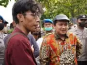 Fraksi PKS DPRD Tangerang Temui Mahasiswa Demonstran Tolak Kenaikan BBM Fraksi PKS DPRD Tangerang Temui Mahasiswa Demonstran Tolak Kenaikan BBM