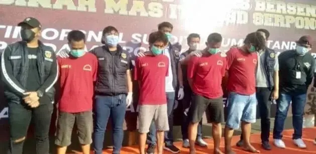 Polisi Berhasil Tangkap Empat Perampok Toko Emas di Mall ITC BSD Polisi Berhasil Tangkap Empat Perampok Toko Emas di Mall ITC BSD