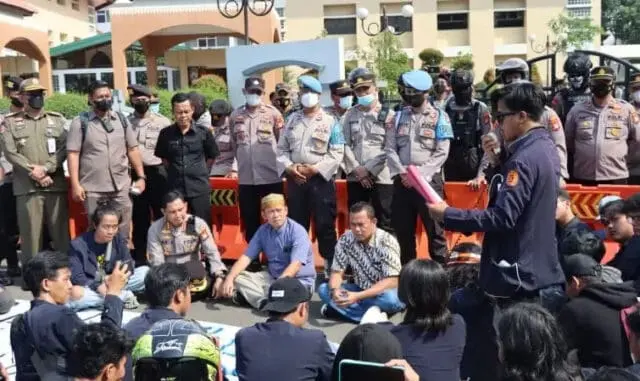 Temui Aksi Mahasiswa, Dua Dewan Kota Tangerang Sepakat Tolak Kenaikan Harga BBM
