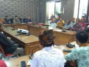 Pilkades Ditunda Hingga Pemalsuan Tandatangan, Masyarakat Adat Desa Citorek Timur RDP dengan DPRD Lebak Tokoh masyarakat Adat Citorek Timur mengadu dan rapat dengar pendapat bersama DPRD Kabupaten Lebak.