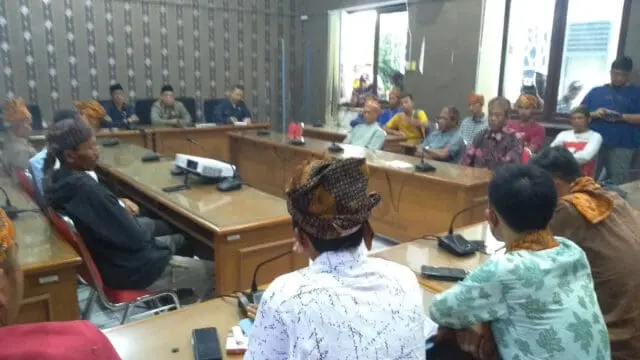 Pilkades Ditunda Hingga Pemalsuan Tandatangan, Masyarakat Adat Desa Citorek Timur RDP dengan DPRD Lebak