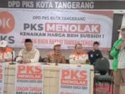 Konsisten Tegas Tolak Kenaikan Harga BBM, PKS Kota Tangerang Aksi Flash Mob Konsisten Tegas Tolak Kenaikan Harga BBM, PKS Kota Tangerang Aksi Flash Mob