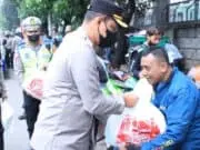 Sasar Warga Tak Tersentuh Bantuan Subsidi BLT BBM di Kota Tangerang, Polisi Sebar Ribuan Sembako Sasar Warga Tak Tersentuh Bantuan Subsidi BLT BBM di Kota Tangerang, Polisi Sebar Ribuan Sembako